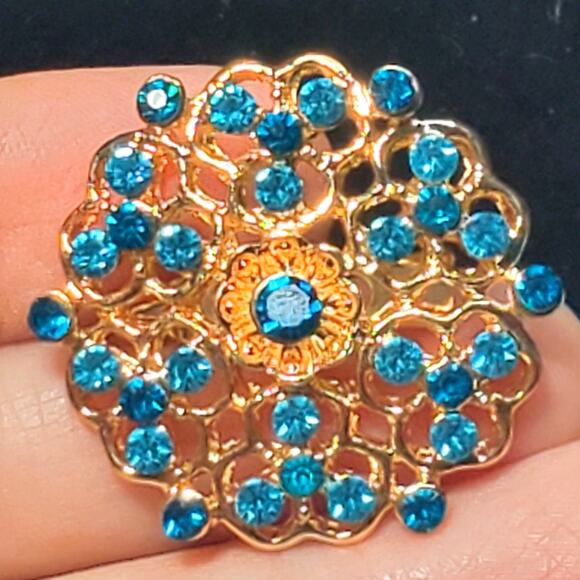 Blue Rhinestone Round Gold Tone 1.5" Brooch Pin Unsigned Vtg - Picture 3 of 6